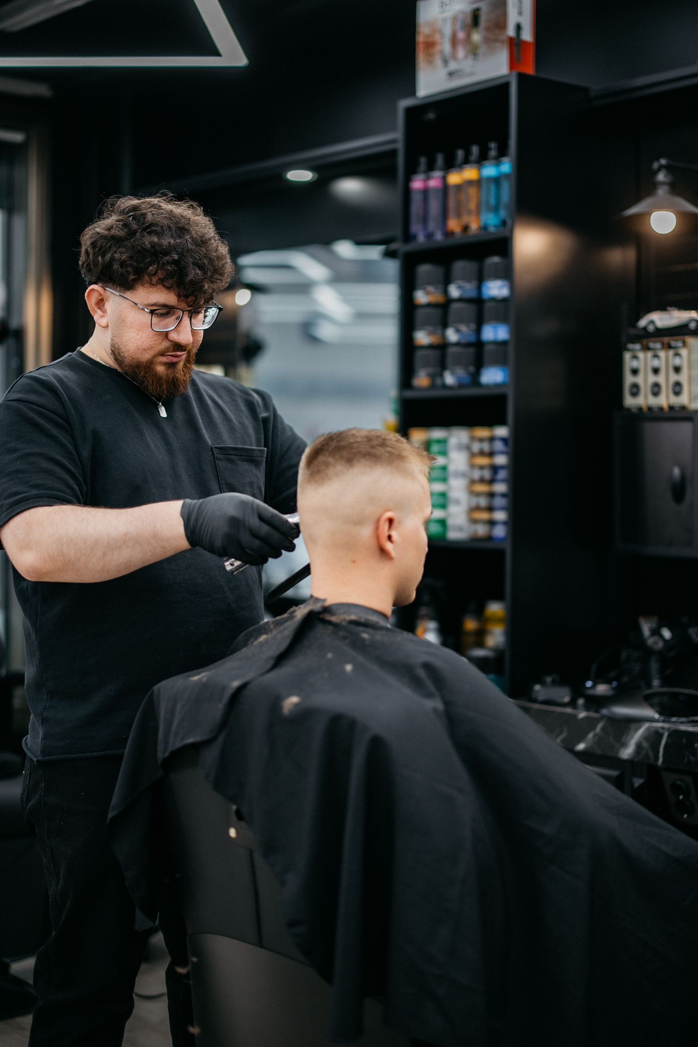 Perinteinen parranhoito ja hiustenleikkaus RENMA Barber Clubissa