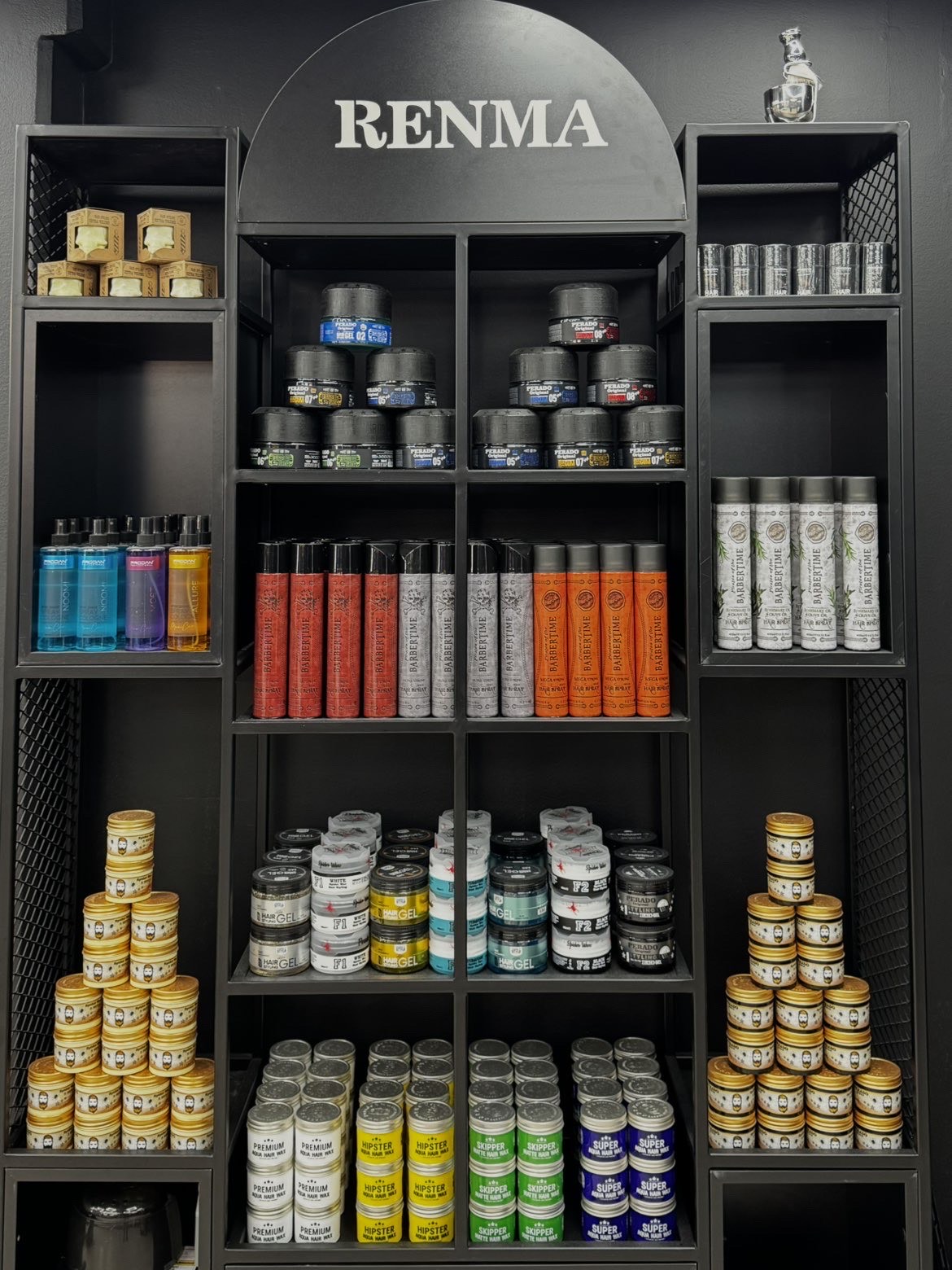 Parturikampaamon hoitotuotteet miesten hiuksille ja parralle Seinäjoella - RENMA Barber Club